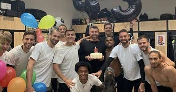 Anche i campioni organizzano feste a sorpresa: i 38 anni di Barzagli