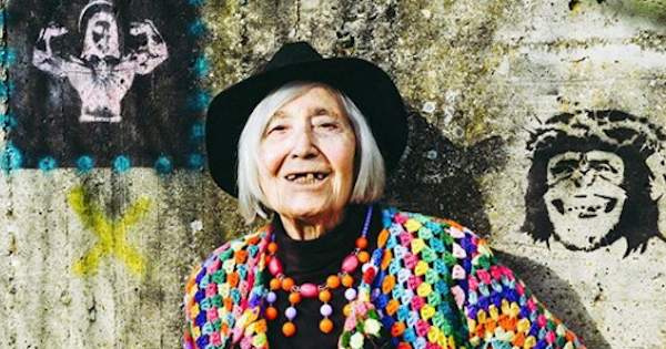 L'influencer più anziana del mondo è Nonna Licia, italiana di 89 anni