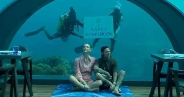 Cena sottomarina alle Maldive, ecco quanto hanno speso Chiara Ferragni e Fedez