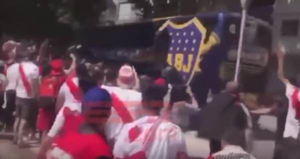 L'assalto al pullman del Boca Juniors, cosa hanno rischiato i giocatori