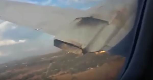 Il suo aereo sta precipitando ma lui filma tutto