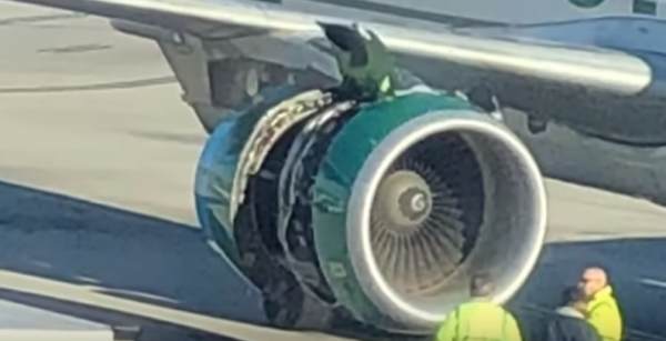 In volo con il motore squarciato, tutti salvi per miracolo